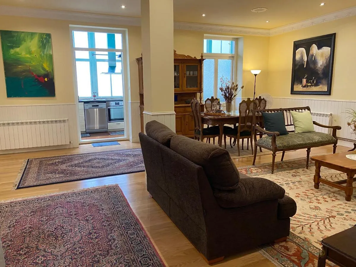 Отель Amplio Apartamento Junto Al Guggenheim Бильбао